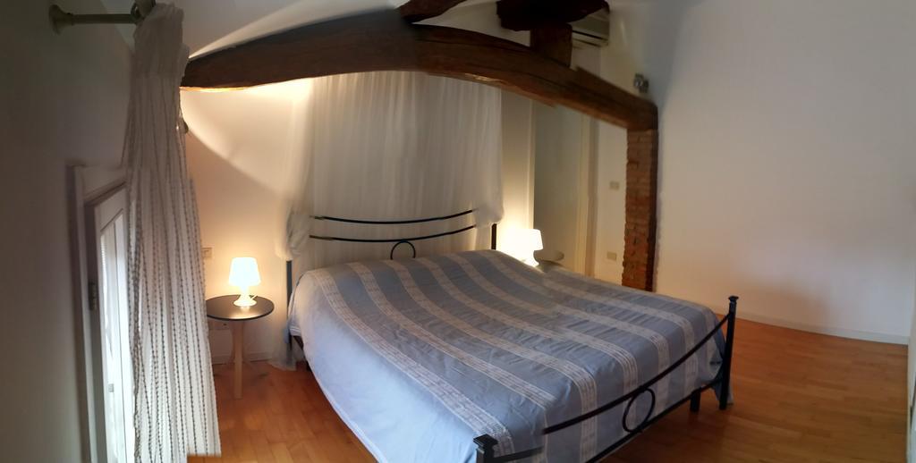 Mansarda Santa Margherita Daire Bolonya Oda fotoğraf
