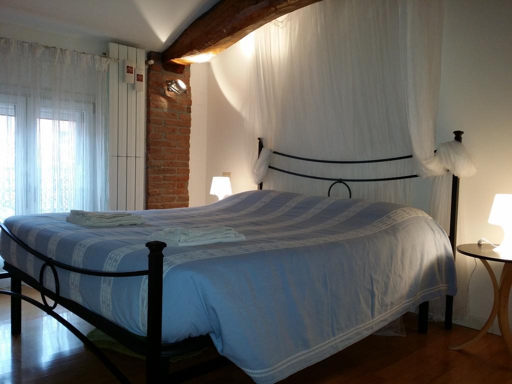 Mansarda Santa Margherita Daire Bolonya Oda fotoğraf